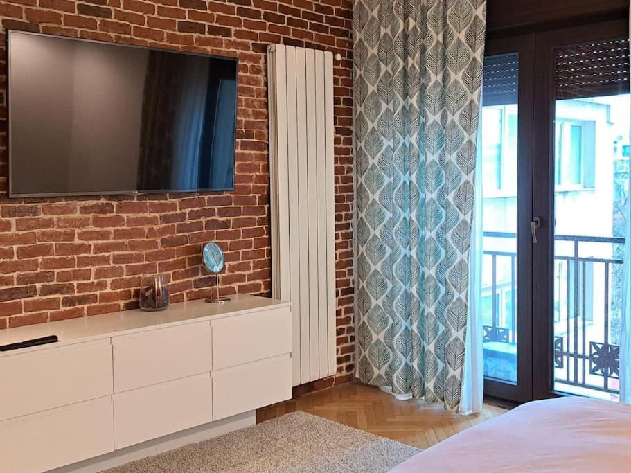 Classy Apartment With Parking In The City Center Бухарест Экстерьер фото