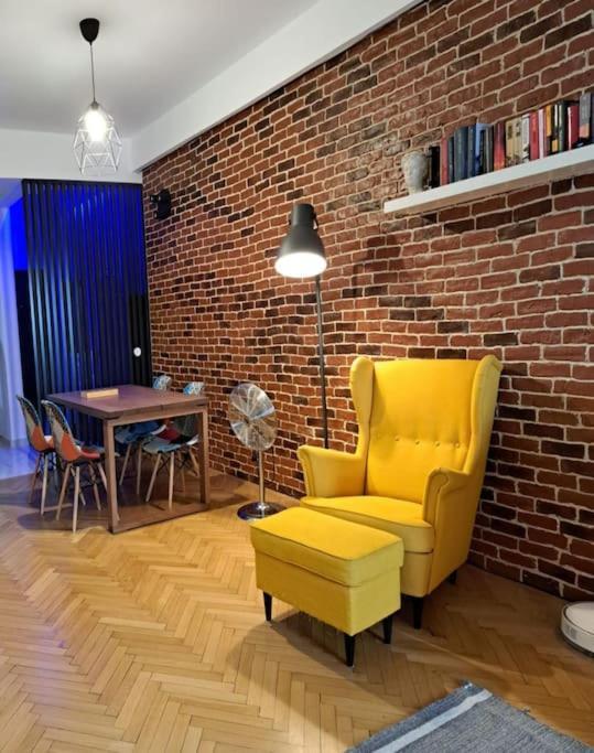 Classy Apartment With Parking In The City Center Бухарест Экстерьер фото
