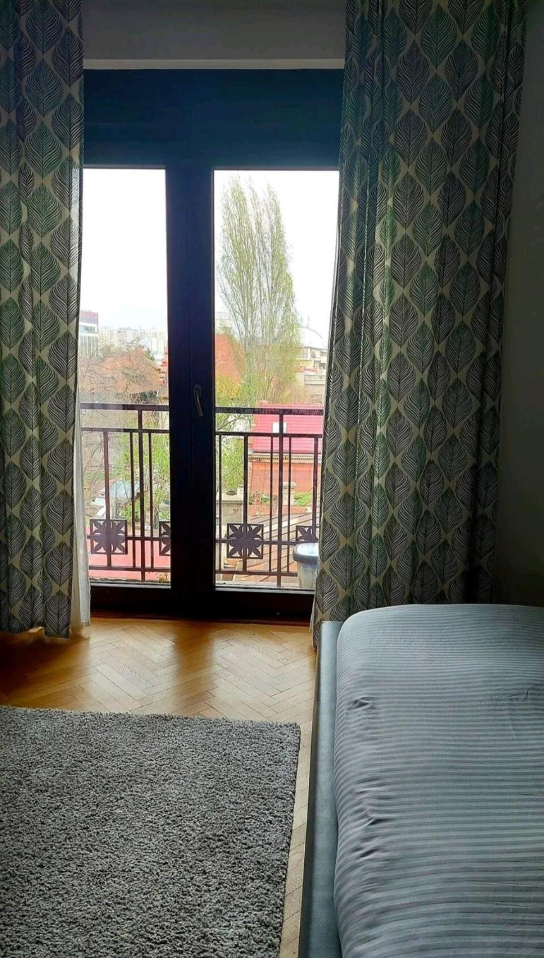 Classy Apartment With Parking In The City Center Бухарест Экстерьер фото